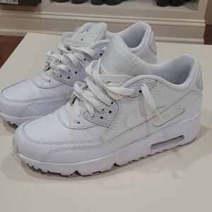 Nike White Air Max Sneakers with Classic Design